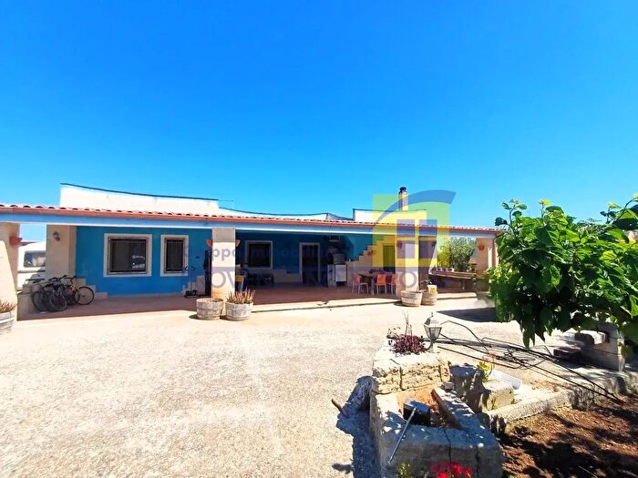 Casa quadrilocale in vendita in Strada per Caputi, Brindisi