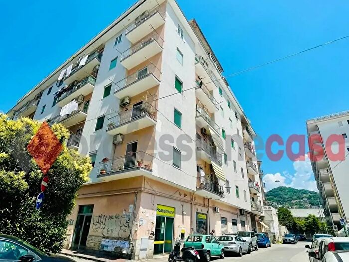 Appartamento quadrilocale in vendita in Via Padula, Salerno