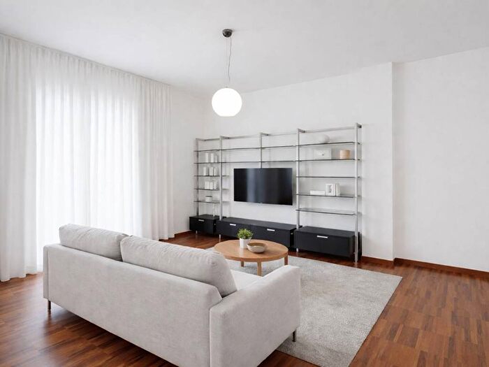 Appartamento trilocale in affitto in Via delle Orchidee, Primaticcio, Milano