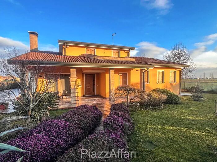 Casa con 7 locali in vendita in Via Carlo Alberto dalla Chiesa, Brugine