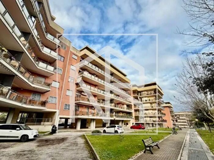 Appartamento quadrilocale in vendita in Via Luciano Conti, Roma