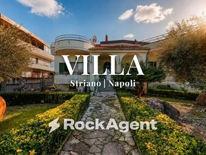 Casa con 6 locali in vendita in Via Palma, Striano