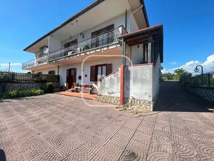 Casa con 6 locali in vendita in Via Valli, Artena