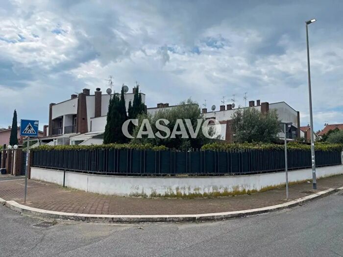 Casa quadrilocale in vendita in Via Bersone, Roma
