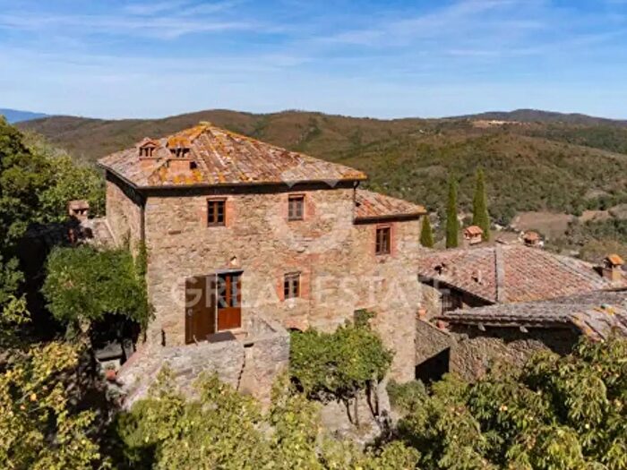 Casa con 6 locali in vendita in Bucine