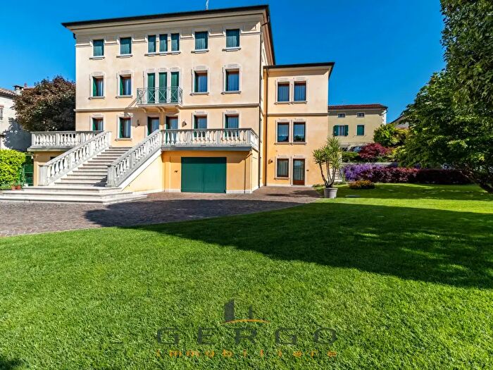 Casa con 12 locali in vendita in Via San Martino, Valdobbiadene