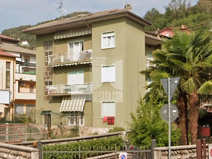 Appartamento bilocale in vendita in Piazza Tre Corone, Nembro