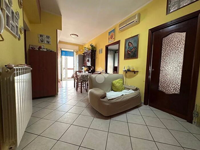 Appartamento trilocale in vendita in Via Campegna, Napoli