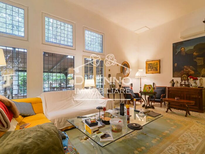 Casa con 15 locali in vendita in Roma