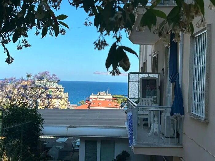 Appartamento con 6 locali in vendita in Via Battaglino, Alassio