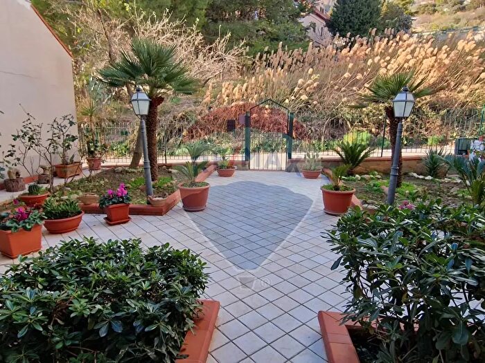 Casa con 9 locali in vendita in Viale Borremans, Enna