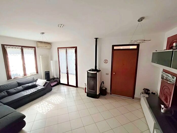 Casa con 5 locali in vendita in San Giorgio Bigarello