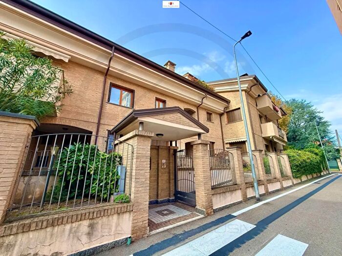 Appartamento trilocale in vendita in Via Dandolo, Cinisello Balsamo