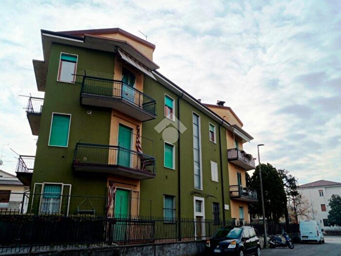 Appartamento bilocale in vendita in Via dei Castelbarco, Borgo Roma, Verona