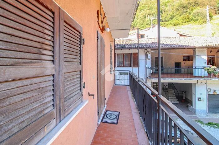 Appartamento trilocale in vendita in Via Edmondo De Amicis, Gardone Val Trompia