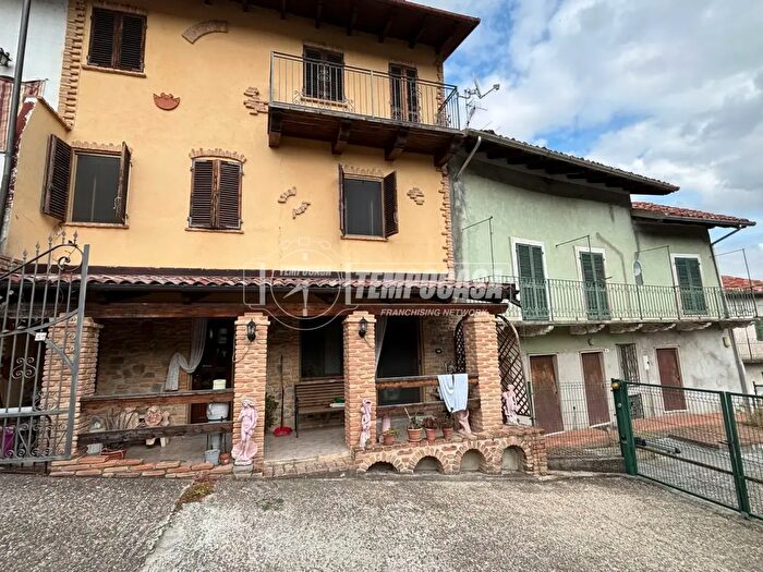 Casa con 6 locali in vendita in Via Montesion, Camino