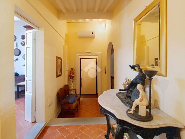 Appartamento con 6 locali in affitto in Piazza Martiri della Libertà, San Francesco, Pisa