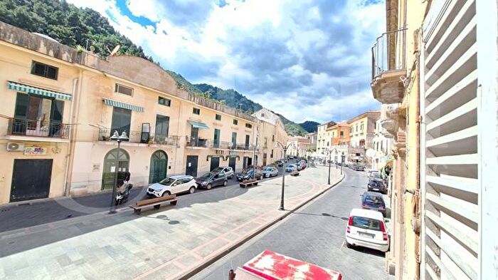 Appartamento trilocale in affitto in Via Reginna, Centro, Maiori