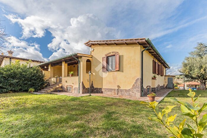 Casa con 10 locali in vendita in Via del Sasso, Cerveteri