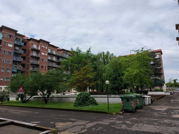 Appartamento trilocale in vendita in Via Sulmona, Milano