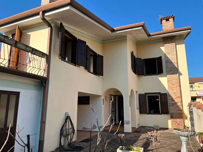 Casa con 6 locali in vendita in Viale Trieste, Gradisca DIsonzo