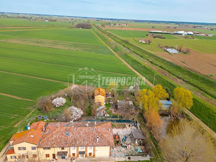 Casa quadrilocale in vendita in Via Gaiana, Medicina