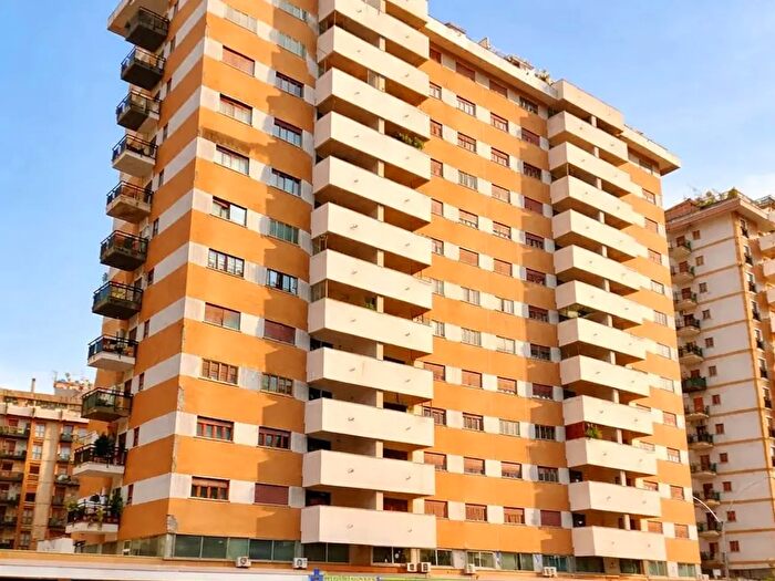 Appartamento con 6 locali in vendita in Viale Alcide De Gasperi, Palermo