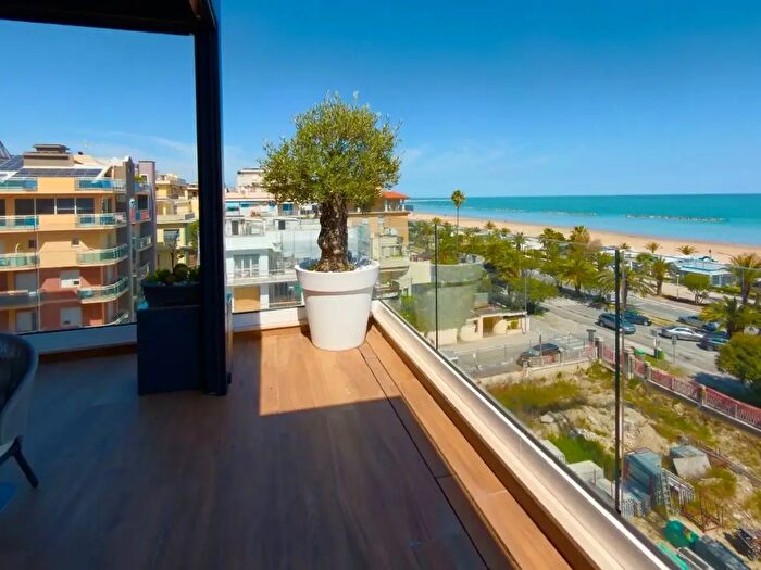 Appartamento trilocale in vendita in Viale Marconi, San Benedetto Del Tronto