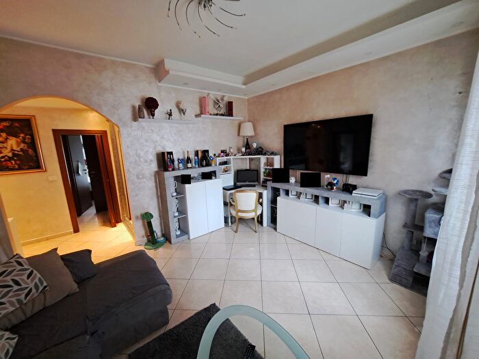 Appartamento trilocale in vendita in Via Valsassina, Milano