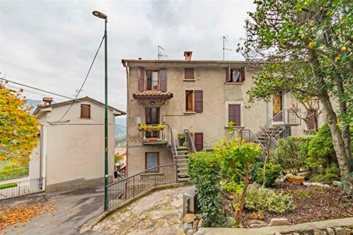 Appartamento bilocale in vendita in Via Calchera, Rota DImagna