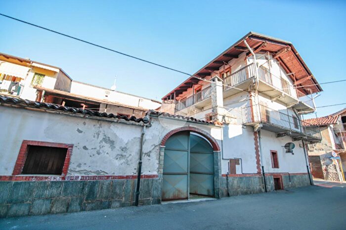 Casa con 18 locali in vendita in Via Ferdinando Borrone, Salassa