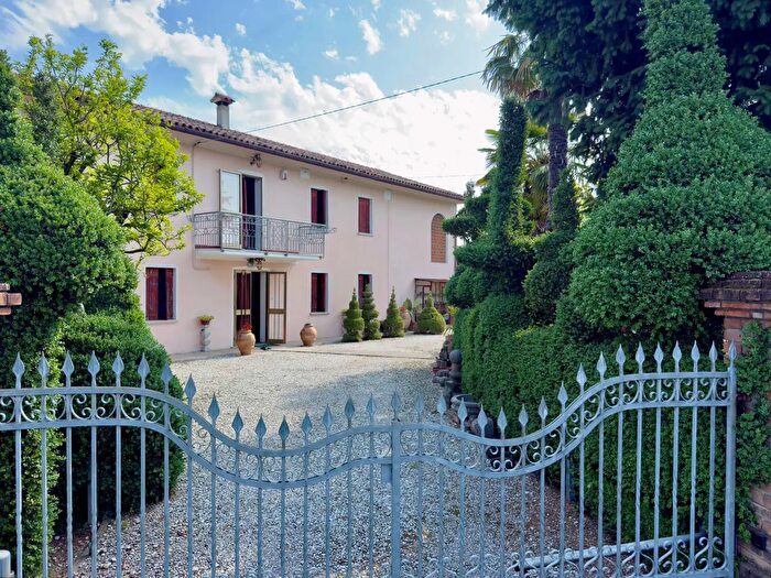 Casa con 9 locali in vendita in Via Cal Grande, Vazzola