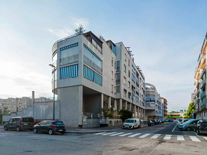 Appartamento quadrilocale in vendita in Via Strambino, Torino