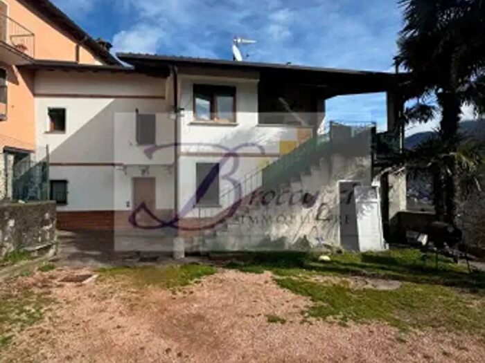Casa con 6 locali in vendita in Via SantAntonio, Cuasso Al Monte