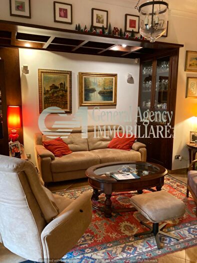 Appartamento con 6 locali in vendita in Via degli Artificieri, Roma