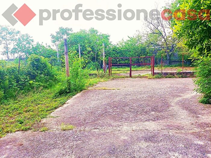 Casa quadrilocale in vendita in Via Valcatore, Aquino