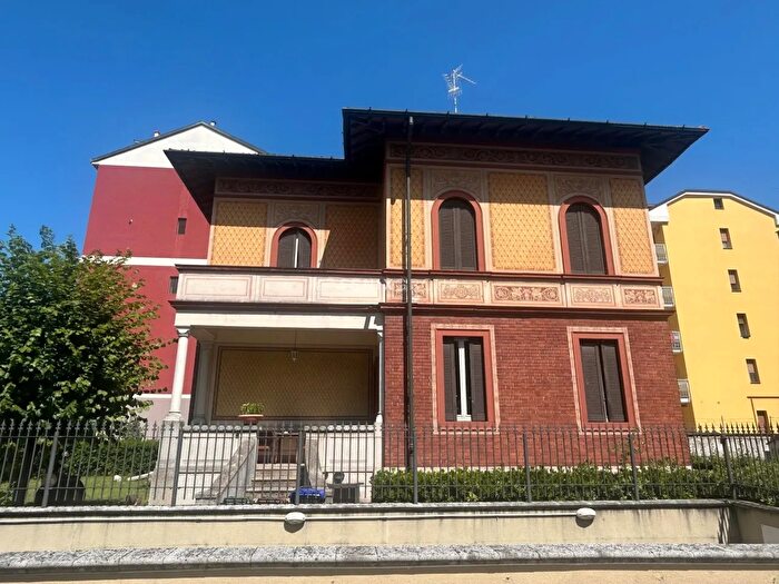 Casa con 8 locali in vendita in Via Roma, San Giuliano Milanese