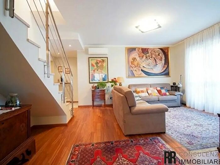 Appartamento con 5 locali in vendita in Via Pitagora, Verona