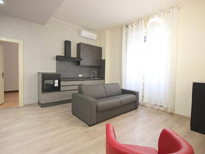 Appartamento trilocale in affitto in Via Leoncino, Centro Storico, Verona