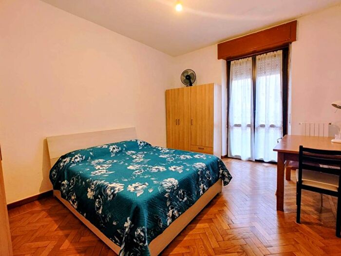 Appartamento quadrilocale in affitto in Via Alserio, Isola, Milano