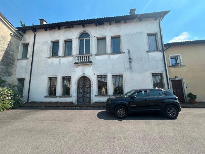 Appartamento quadrilocale in affitto in Via Zanella, Centro, Camisano Vicentino