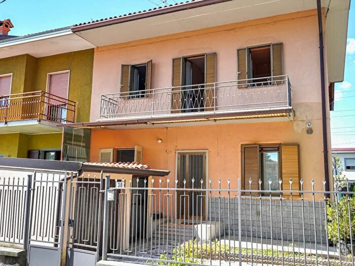 Appartamento bilocale in vendita in Via San Francesco dAssisi, Ponte San Pietro