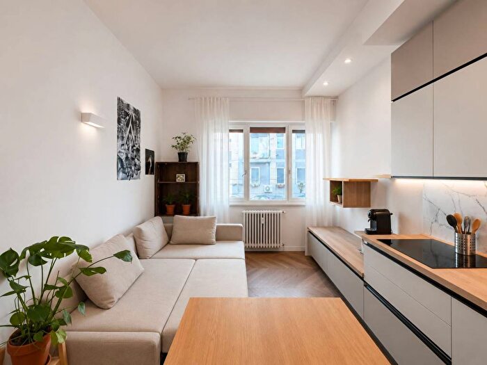 Appartamento trilocale in affitto in Via Ponte di Legno, Quartiere Feltre, Milano