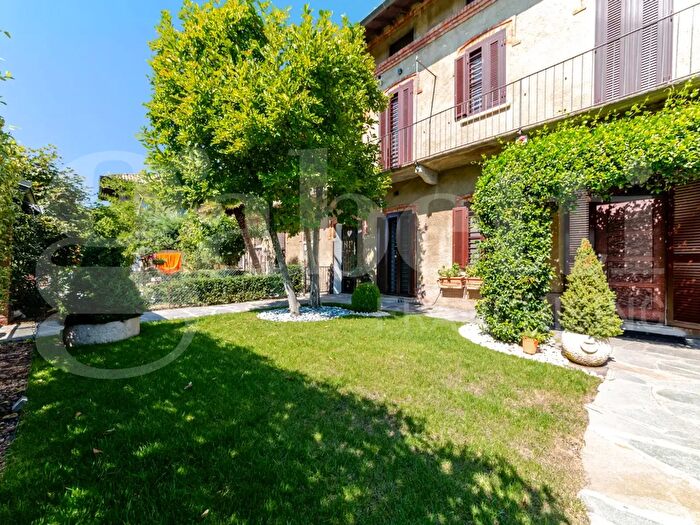 Casa con 6 locali in vendita in Via Castello Visconteo, Rozzano