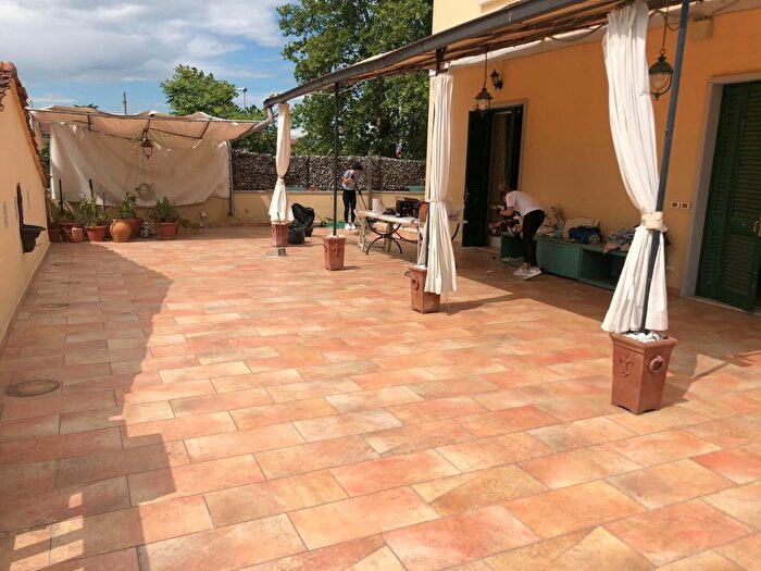 Appartamento con 8 locali in vendita in Pisa