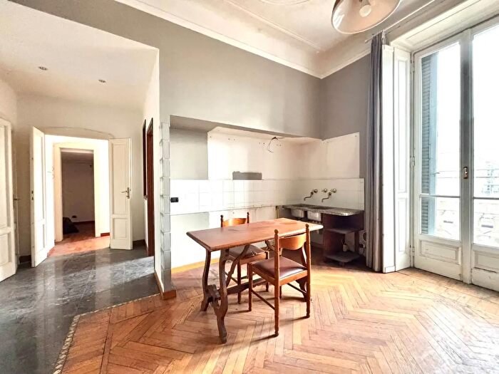 Appartamento trilocale in vendita in Via Francesco Ferrucci, Milano