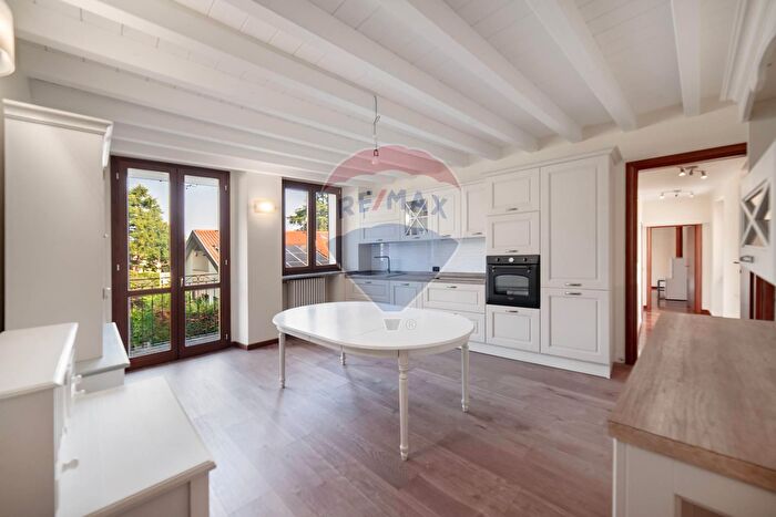 Appartamento trilocale in vendita in Lesmo