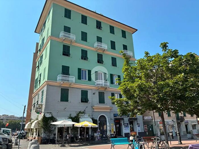 Appartamento con 5 locali in vendita in Piazza Romagnosi, Genova