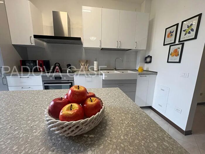 Appartamento trilocale in vendita in Via Verona, Albignasego