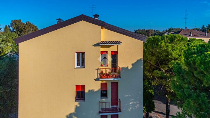 Appartamento con 5 locali in vendita in Via Bismantova, Reggio Emilia